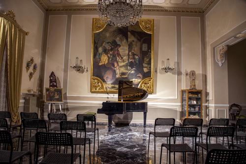 A Bisceglie l'unica tappa pugliese della pianista greca Erato Alakiozidou