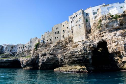 Escursione in barca a Polignano a Mare con Serapia