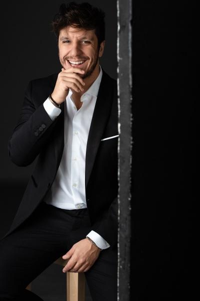 Yuri Sterrore al Salento Book Festival presenta “Amici stretti”