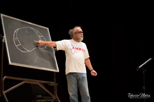 Giobbe Covatta in scena con “La Divina Commediola”