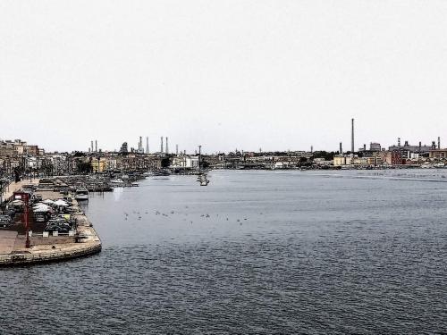 Taranto, il mare e le sue memorie (Walking tour)