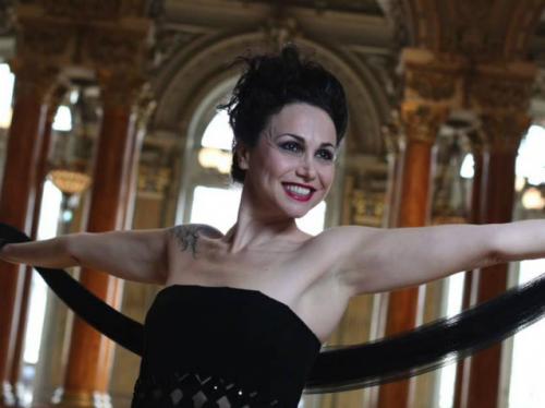 Rachele Stanisci sul palco di Arnesano