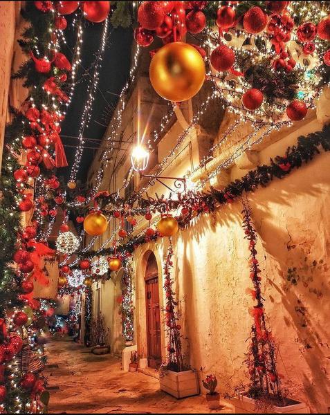 Locorotondo…passeggiando tra le luci e la bellezza