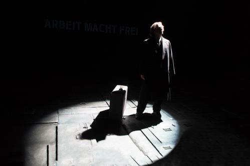Valter Malosti in "Se Questo è un Uomo"