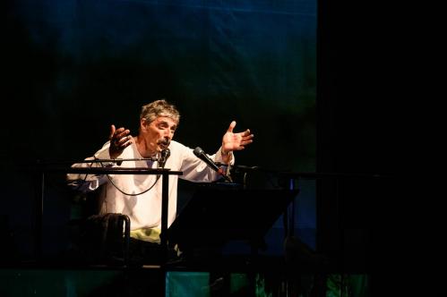 Max Mazzotta, il Gobbo di "Freaks Out", in scena alla Sala Umberto