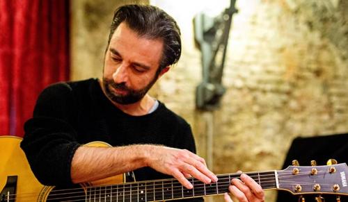 Un grande chitarrista per un concerto di gran classe al Don Sturzo