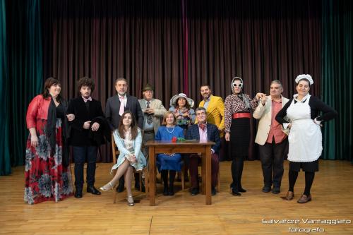 La Compagnia teatrale Kairòs in scena con Cani e Gatit, di Eduardo Scarpetta