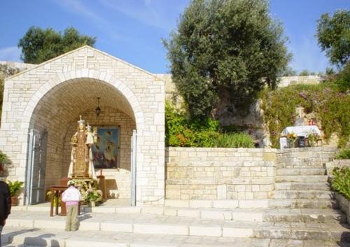 Torna l'antico pellegrinaggio a piedi al santuario