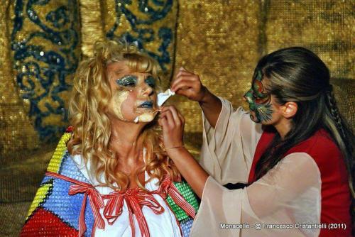 della  performance dell’artista  Rosa Didonna che interpreterà  Rosaura la smemorata     con citazione dello svecchiamento  dell’Arte della stessa.