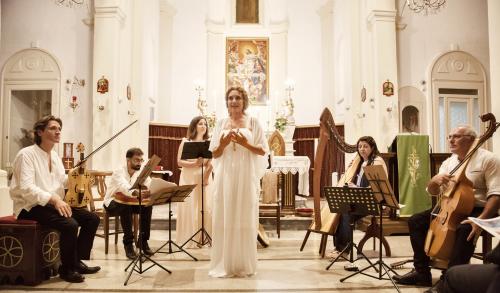 A Manduria "Il Banchetto dei Sensi - L’amore, il cibo, la natura nella Musica Rinascimentale": concerto e cena con la cucina di Leonardo da Vinci nel giardino di Palazzo Donna Elisabetta