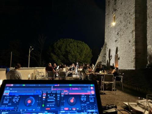 “Dalla Torre, il tramonto”, musica e gusto sulla terrazza di Torre Alemanna