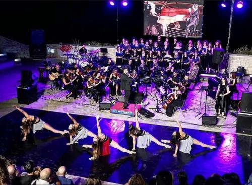 Il talento e l'energia dell'orchestra FaMiFaRe tornano con "Note di Mezza Estate"