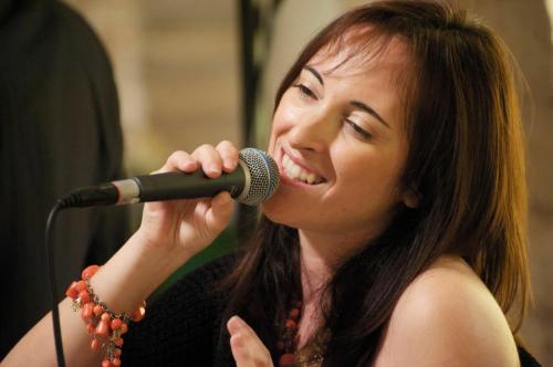 “A Chill Scrambled Jazz Night’  la straordinaria voce di Barbara Crapolicchio e il Calenda Vita Jazz Quartet per MusicArte Organizzato dalla Associazione Cultura e Musica “G. Curci” Appuntamento presso il Giardino del laboratorio urbano GOS a Barletta<sCr