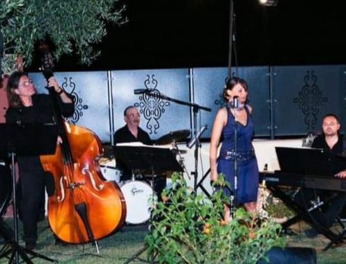 “Italian Swing’  Lycia Gissi Quartet per una serata tutta da cantare per MusicArte  Organizzato dalla Associazione Cultura e Musica “G. Curci” Appuntamento  per l’8 settembre presso il Giardino del Laboratorio Urbano GOS