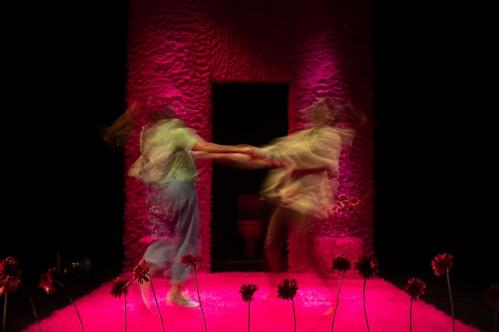 Scenes With Girls  di Miriam Battye