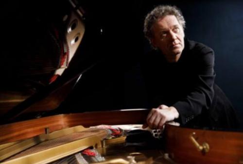 Il Pianista Andrea Lucchesini a Bari