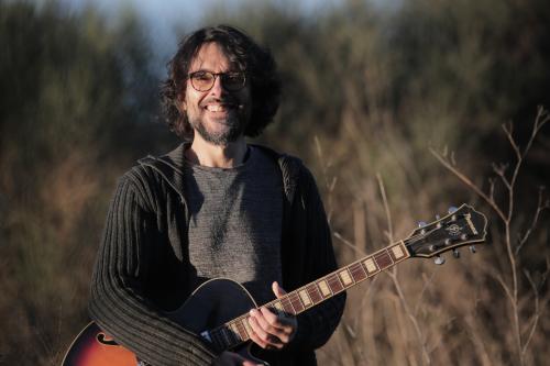 Il cantautore e musicista Massimo Donno ospite a "Visite d'Artista"