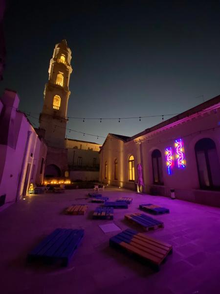 Dialoghi, dj set e mostra fotografica per il festival dei documentari di Internazionale ad Andria