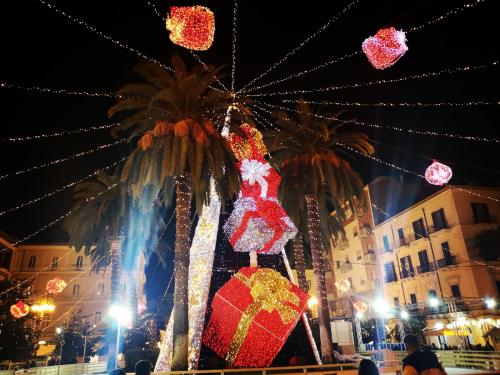 Natale tarantino tra pettole e luci d'artista
