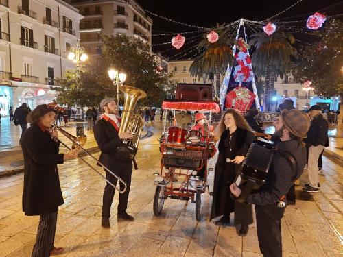 Concerti e Artisti di Strada Arrivano Nei Quartieri Salinella e Tamburi