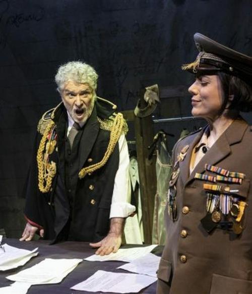 Gioele Dix in “La corsa dietro il vento. Dino Buzzati o l’incanto del mondo”