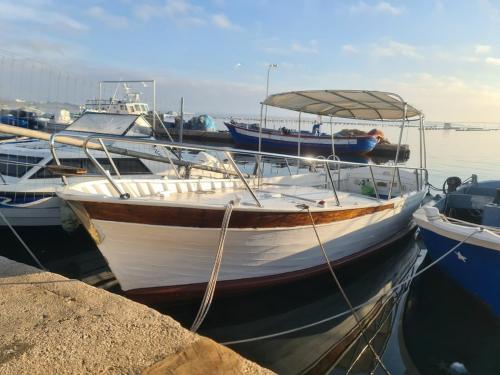 Una colazione su..."i due Mari": visita guidata della Città Vecchia di Taranto a bordo di un gozzo