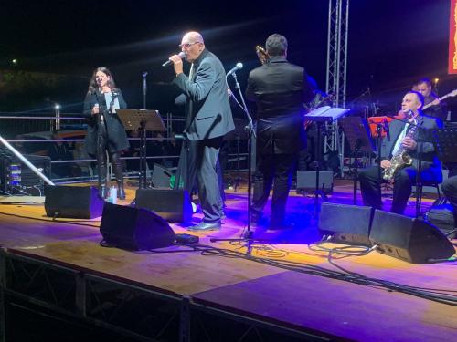 Brindisi, in Piazza Mercato L’onda Pop della Musica Italiana