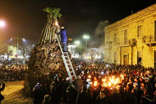 Torna la Notte delle Fanove a Castellana Grotte