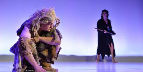 Sapiens, di Principio Attivo Teatro a Bari / l’incontro/scontro tra due popoli preistorici