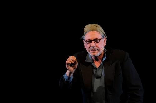 “Zorro un eremita sul marciapiede” con Sergio Castellitto
