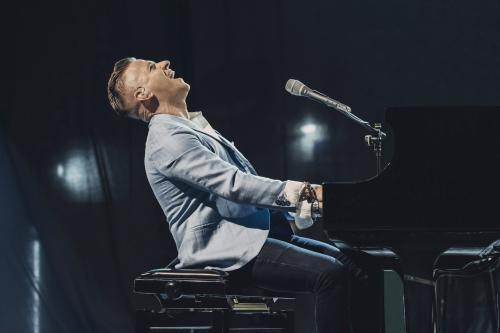 MATTHEW LEE E LA SUA BAND  AL TEATRO CURCI  CON BACK TO ROCK & LOVE TOUR IL CARISMATICO PERFORMER DALLO SPIRITO ROCK’N’ROLL E SWING  DOMENICA 30 APRILE PER LA 39.MA STAGIONE MUSICALE DELL’ASSOCIAZIONE CURCI