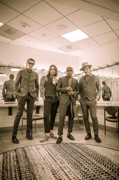 Ty Taylor e Soci Vintage Trouble