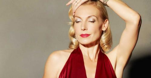UTE LEMPER - Time traveller