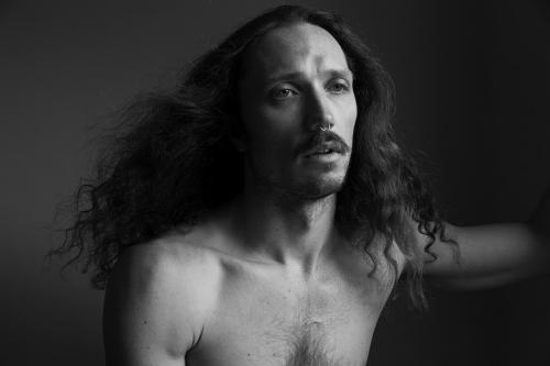 Characters  Di Thomas Bradley