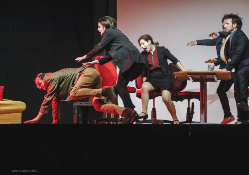 “Follia d’ufficio” in scena