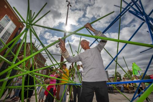 "Steli" apre il Festival Babele
