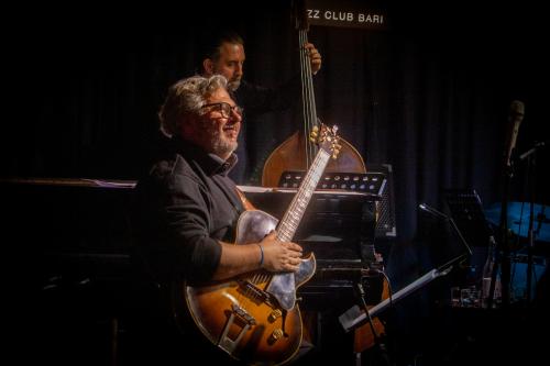 Al Forma «Il monello» di Chaplin  e il live della Hot Swing Band