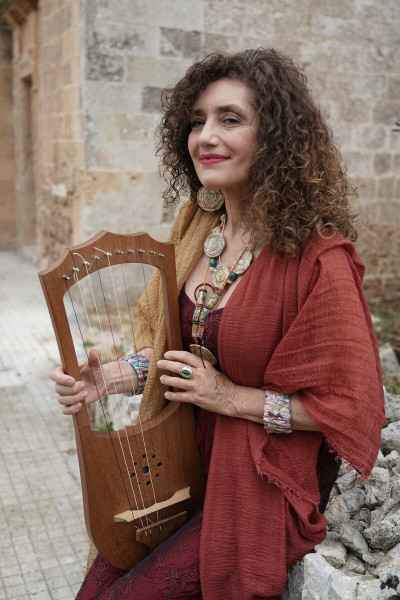 On the wings of sound/E GLOSSA TI MANA/LA LINGUA MADRE