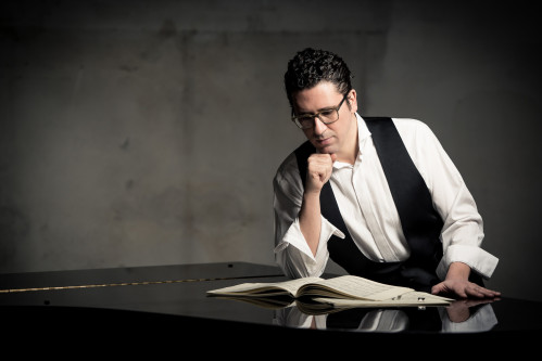 Queen Project: concerto rock-sinfonico sulle musiche di Freddie Mercury   Pianista Giuseppe Andaloro e Orchestra ICO Suoni del Sud   A cura di Cultura e Musica G. Curci  Ets