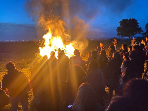 L'equinozio della Comune: Falo', Danze e Mostra