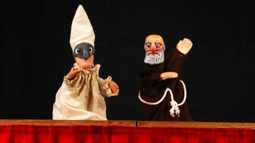 L'opera di Pulcinella, la maschera partenopea rivive in uno spettacolo di burattini