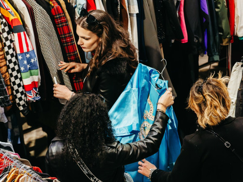 East Market e Milano Pride per i diritti LGBTQIA+, quando il vintage si tinge di arcobaleno