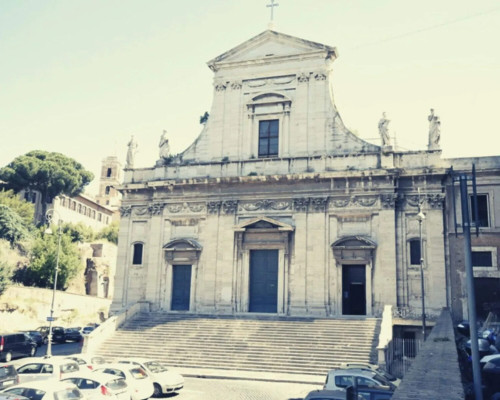La Chiesa di Santa Maria della Consolazione al Foro Romano in serale