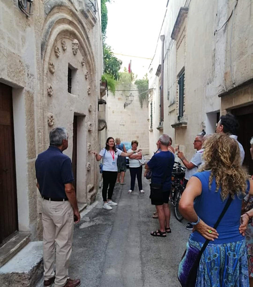 Nel "Manduria Buskers Festival" anche cultura, teatro, storia locale, miti, misteri e visite guidate gratuite, sabato 27 luglio