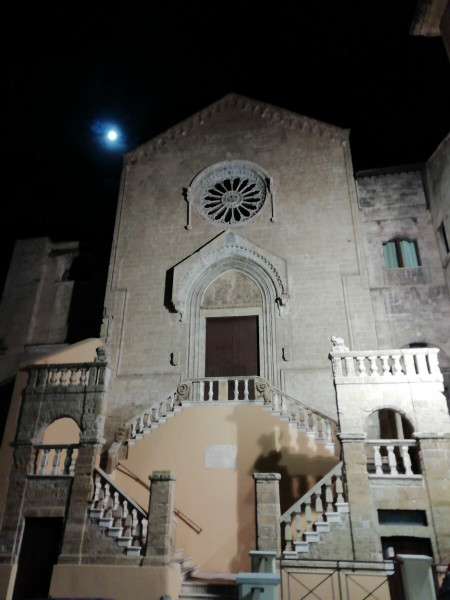 Taranto vecchia sotto le stelle
