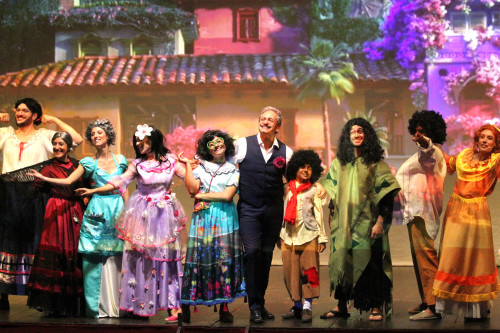 La Compagnia un Teatro da Favola per la Prima Volta a Bologna con Una Famiglia di Incanto