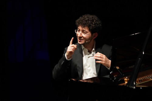 Il Pianista Mario Margiotta in un Concerto Gratuito Sui Grandi Compositori ... da Piccoli!