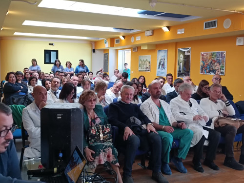 Presentata la VII edizione di “Artisti in corsia”, evento benefico per realizzare i sogni dei piccoli pazienti dei reparti di Pediatria e Oncoematologia Pediatrica dell’AOU “Dulbecco”