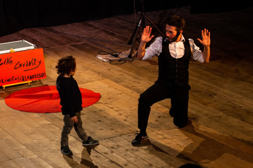 Christmas Light: Babbo Natale, mascotte e circo sociale