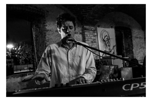 Matteo Castellano live pianoforte e caminetto